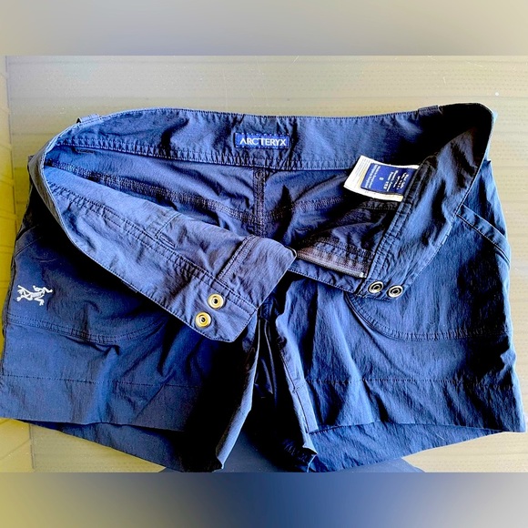 Arc’teryx women’s shorts, black size 8 - Picture 3 of 5